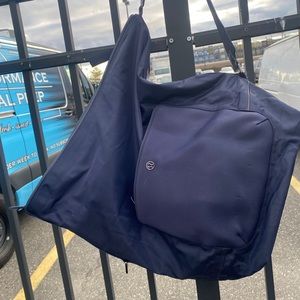 Lululemon navy blue vinyl bag Guc. Iota of compartments excellent GYM BAG
